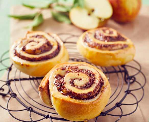 Apfel-Hefe-Schnecken