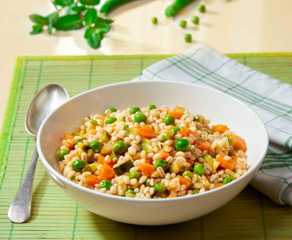 Insalata di orzo con verdure (vegan)