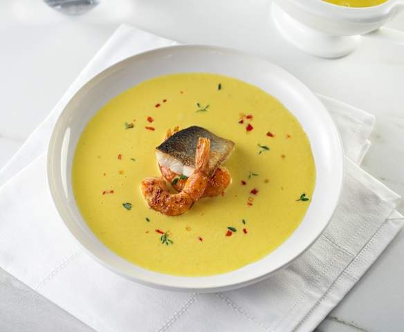 Garnele und Fisch in Paprika-Safran-Süppchen