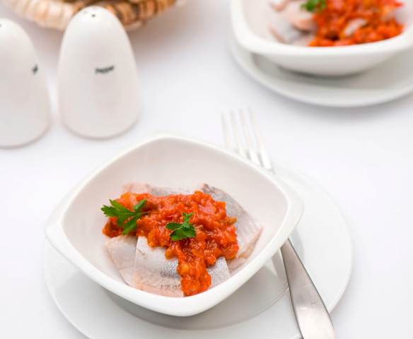 Śledzie w zalewie paprykowej