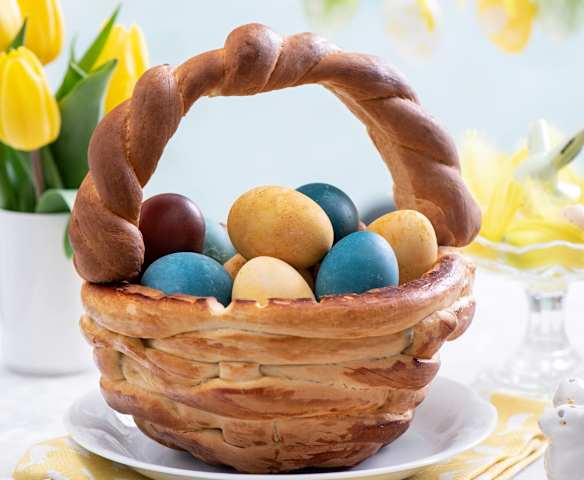 Drożdżowy koszyczek wielkanocny
