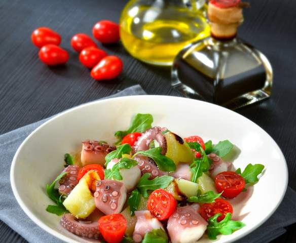Insalata di polpo con pomodorini e rucola Insalata di polpo con pomodorini e rucola