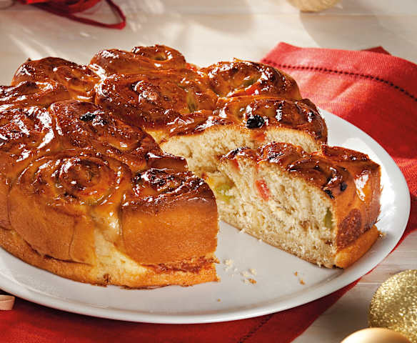 Brioche con frutas y pasas