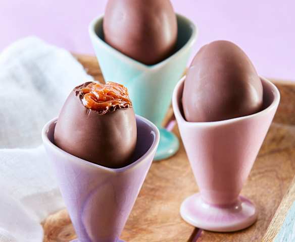 Huevos de chocolate con dulce de leche