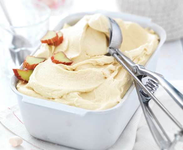 Crème glacée à la rhubarbe