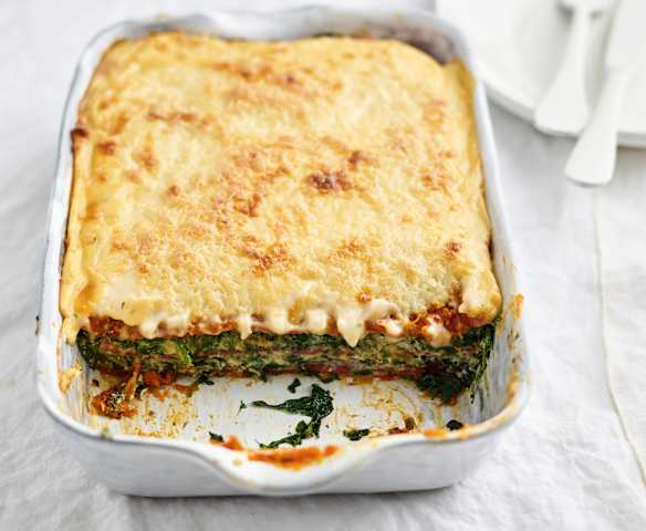 Lasanha fresca de beterraba com recheio de espinafres e ricota