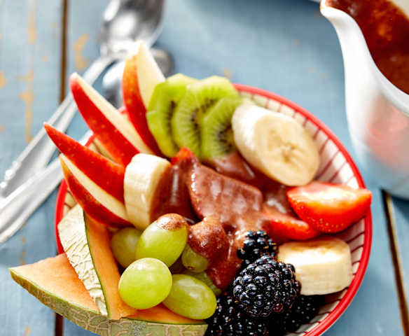 Obstsalat mit Schokoladenzabaglione