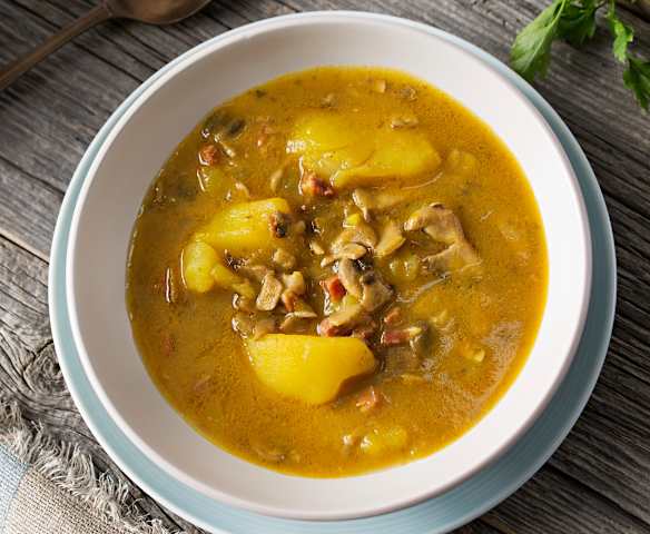 Patatas guisadas con champiñones