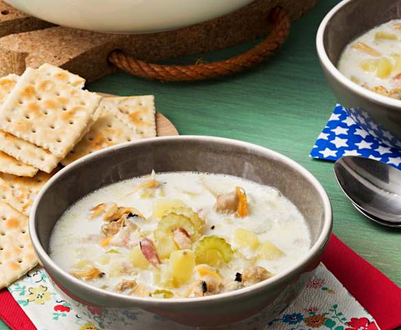 New England clam chowder (Sopa de almejas de Nueva Inglaterra)