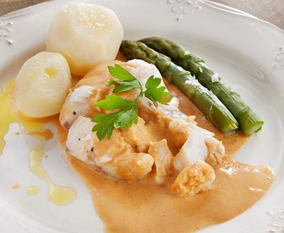 Merluza rellena con ajada de gambas Merluza rellena con ajada de gambas