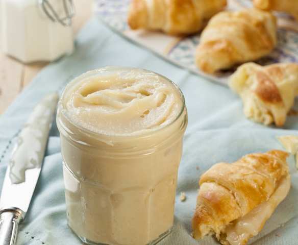 Crema di mandorle e cioccolato bianco