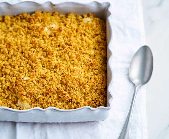 Bacalhau no forno com grão e crosta de broa