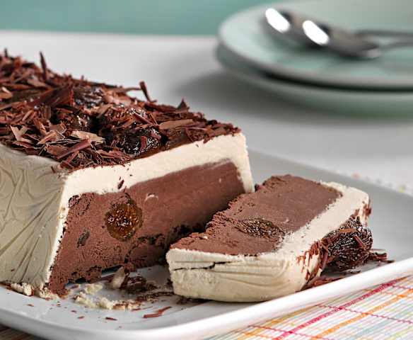 Tarta helada de chocolate y café con higos