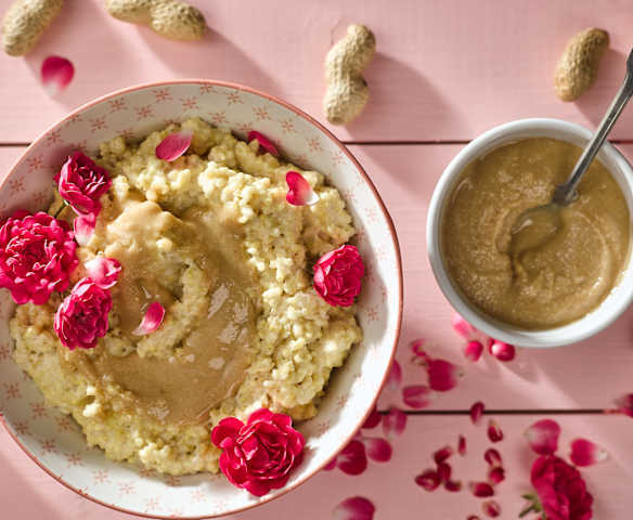 Jáhlová kaše s domácím arašídovým máslem