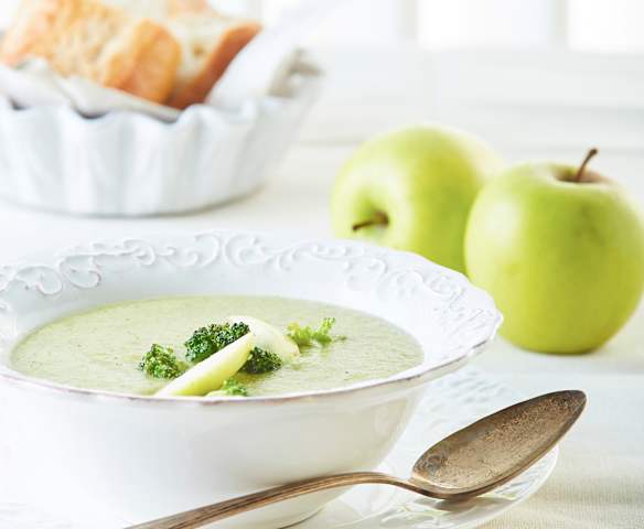 Crema de brócoli y manzana verde