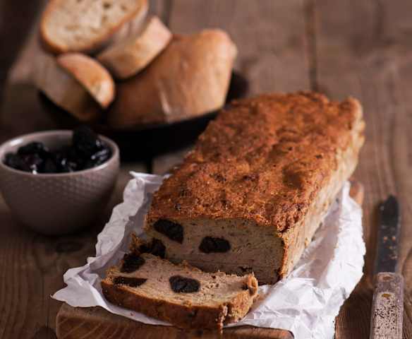 Pasztet z gęsi z suszonymi śliwkami