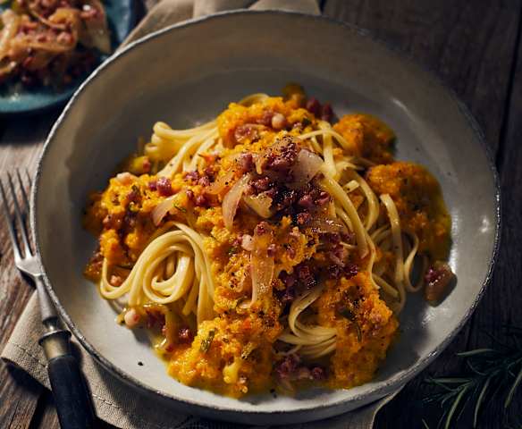 Linguine mit Kürbis-Sugo und Specktopping