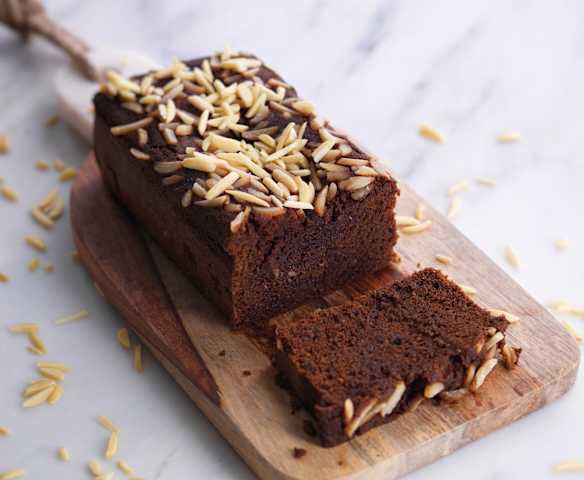 Gâteau amande-caroube à la vapeur