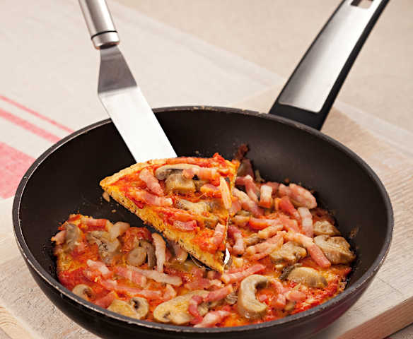Pizza sin gluten en sartén Pizza sin gluten en sartén