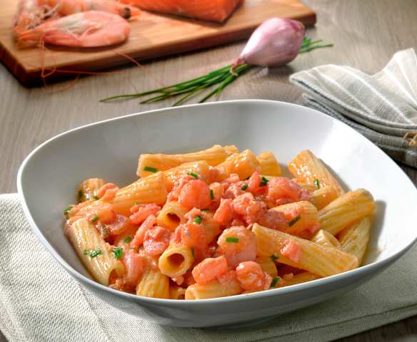Tortiglioni mit Lachs und Crevetten