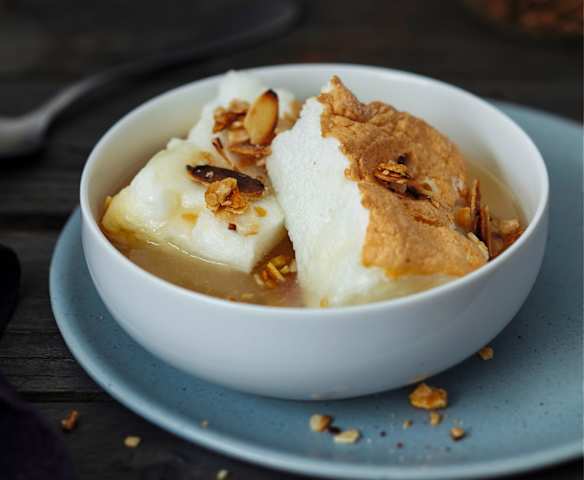 Œufs à la neige au coulis de poires