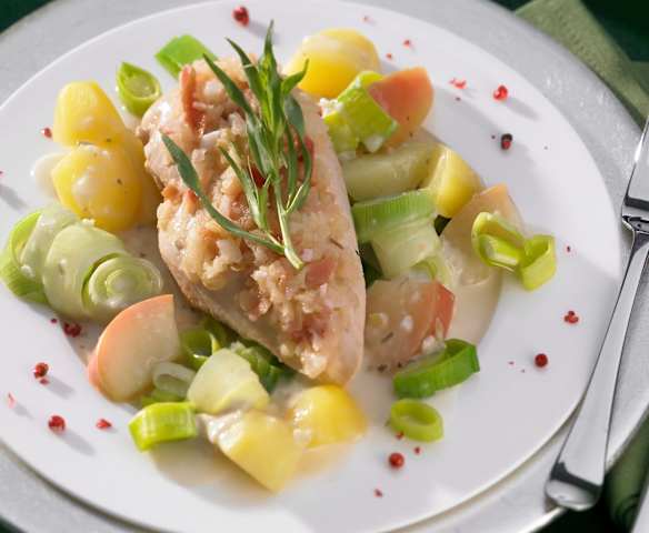 Putenschnitzel mit Kartoffeln und Apfel-Zwiebel-Sauce