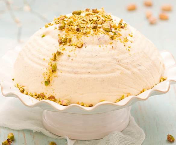 Wielkanocna pascha z pistacjami