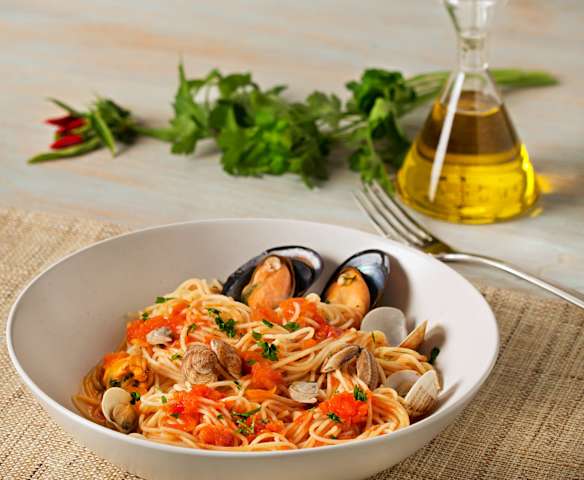 Espaguetis con mejillones y chirlas