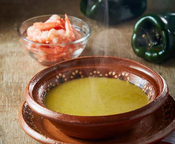 Sopa de camarón y hoja santa