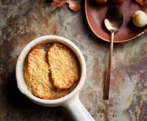 Soupe à l'oignon gratinée