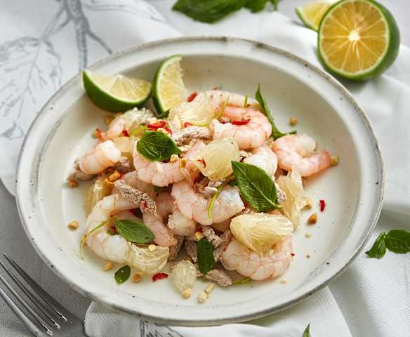 柚子色拉配猪肉和虾仁