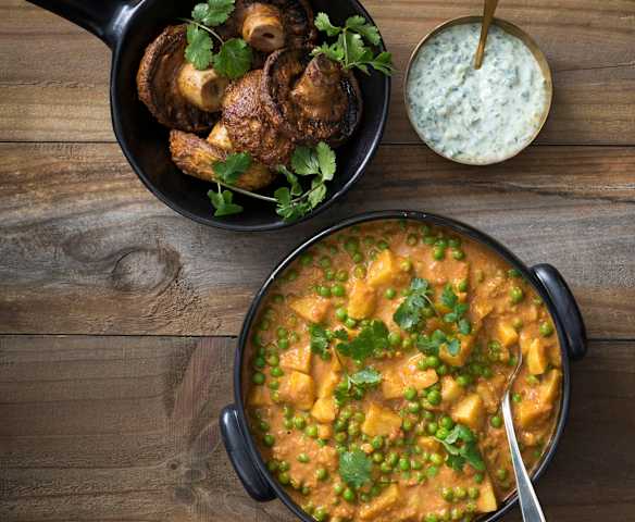 Potato and green pea curry