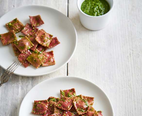 Ravioli com pesto de rúcula e noz