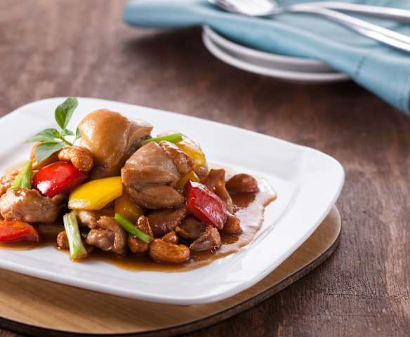 Salteado de pollo y nueces