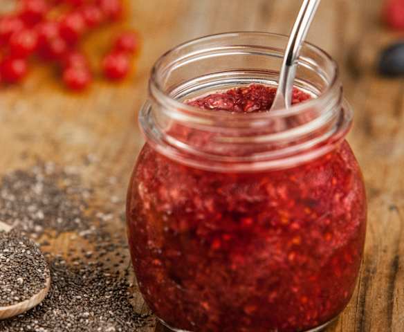 Confiture de fruits rouges et de graines de chia sans cuisson