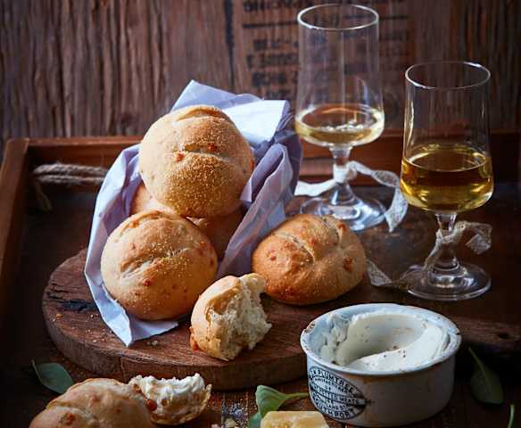 Bollitos de albahaca y parmesano