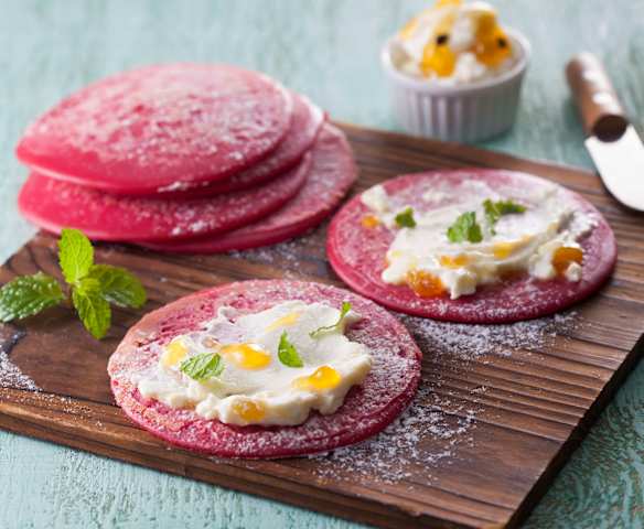 甜菜根薄餅佐熱帶水果起司