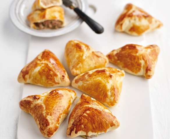 Pastéis recheados com carne