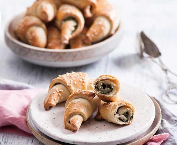 Rogaliki z ciasta ziemniaczanego ze szpinakiem