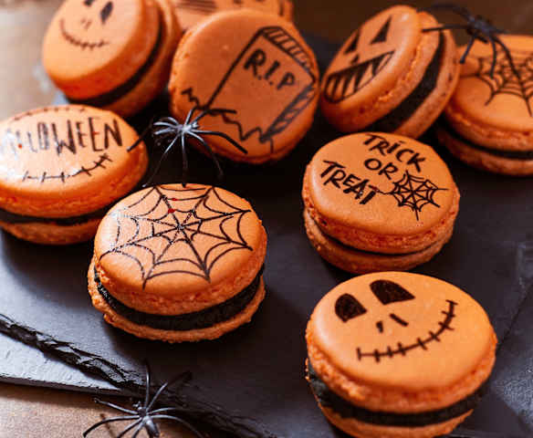 Halloween-Macarons mit Erdnusscreme