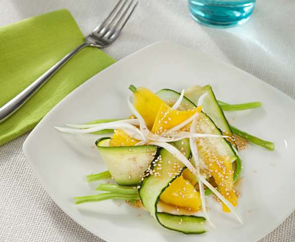 Ensalada de frutas y verduras al vapor con vinagreta de naranja