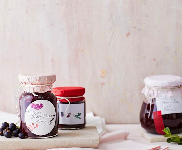 Roh gerührte Himbeer-Johannisbeer-Konfitüre