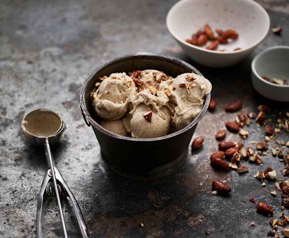 Gelado de banana e manteiga de amêndoa Gelado de banana e manteiga de amêndoa
