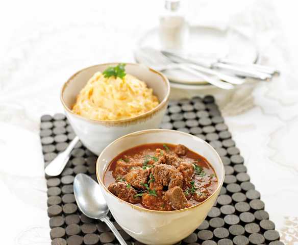 Garlic Tomato Beef with Potato and Carrot Mash