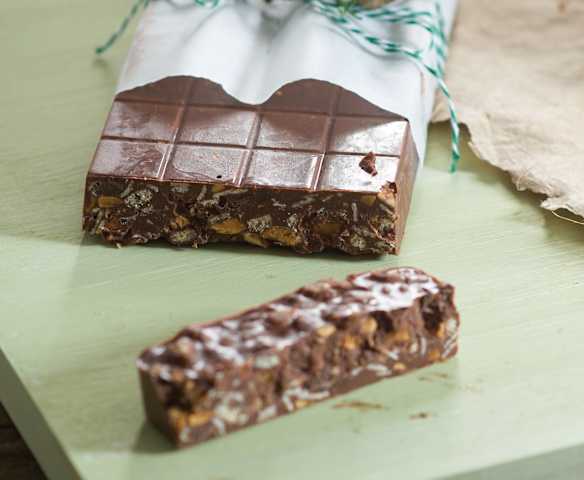 Turrón de muesli, almendra y chocolate
