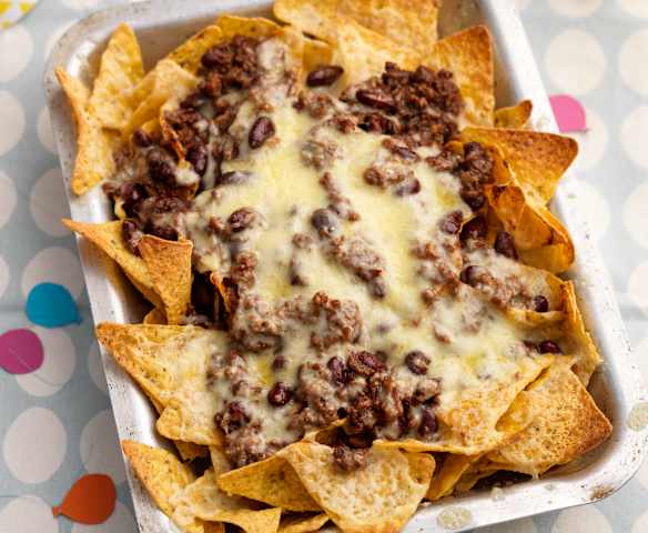 Nachos with Chilli and Cheese Nachos with Chilli and Cheese