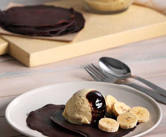 Crêpes de chocolate con helado de plátano