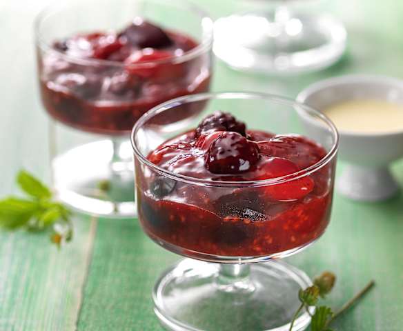 Rote Grutze (red fruit pudding) Rote Grutze (red fruit pudding)