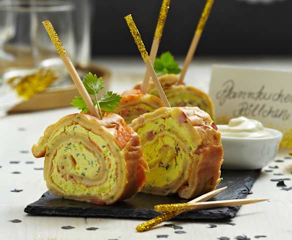 Pfannkuchenröllchen mit Kräuter-Frischkäse-Creme