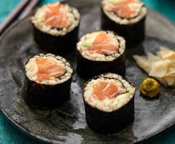 Sushi cu bulgur și somon Sushi cu bulgur și somon